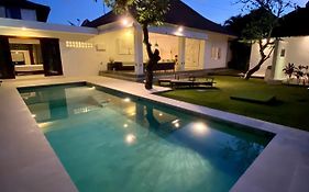 Villa Emma | Heart Of Seminyak | 350M Beach